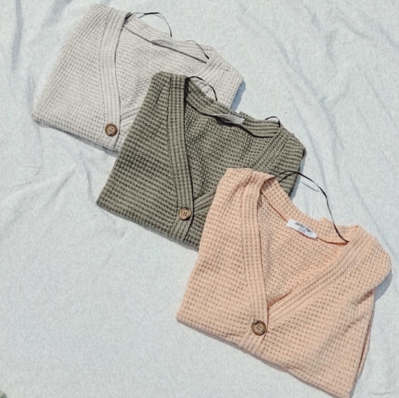 🆕️Let's stay in Collection// Green Cardigan - Picture 3 of 7